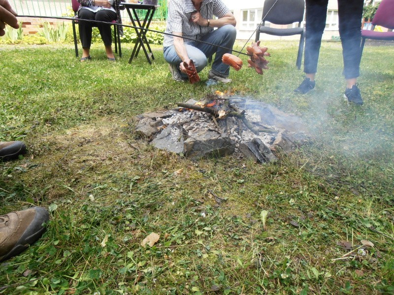 Posezení u táboráku