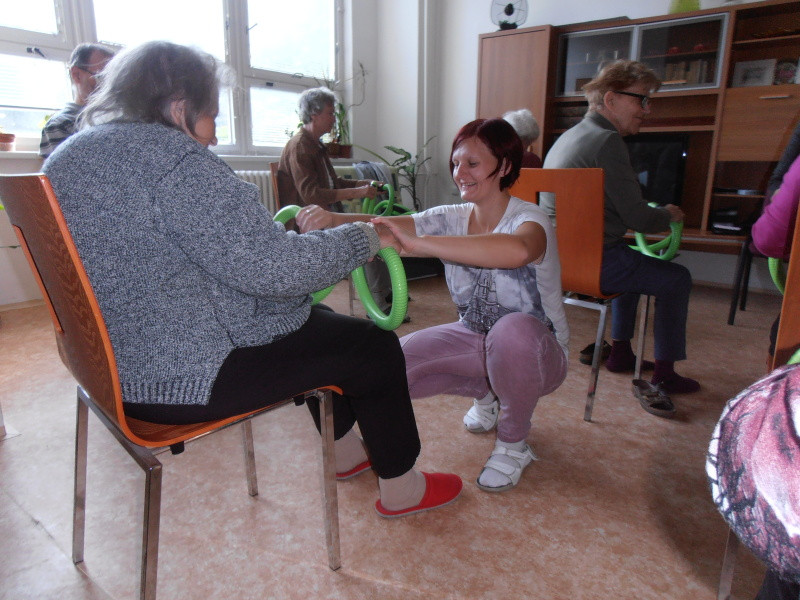 Skupinové cvičení s fyzioterapeutkou